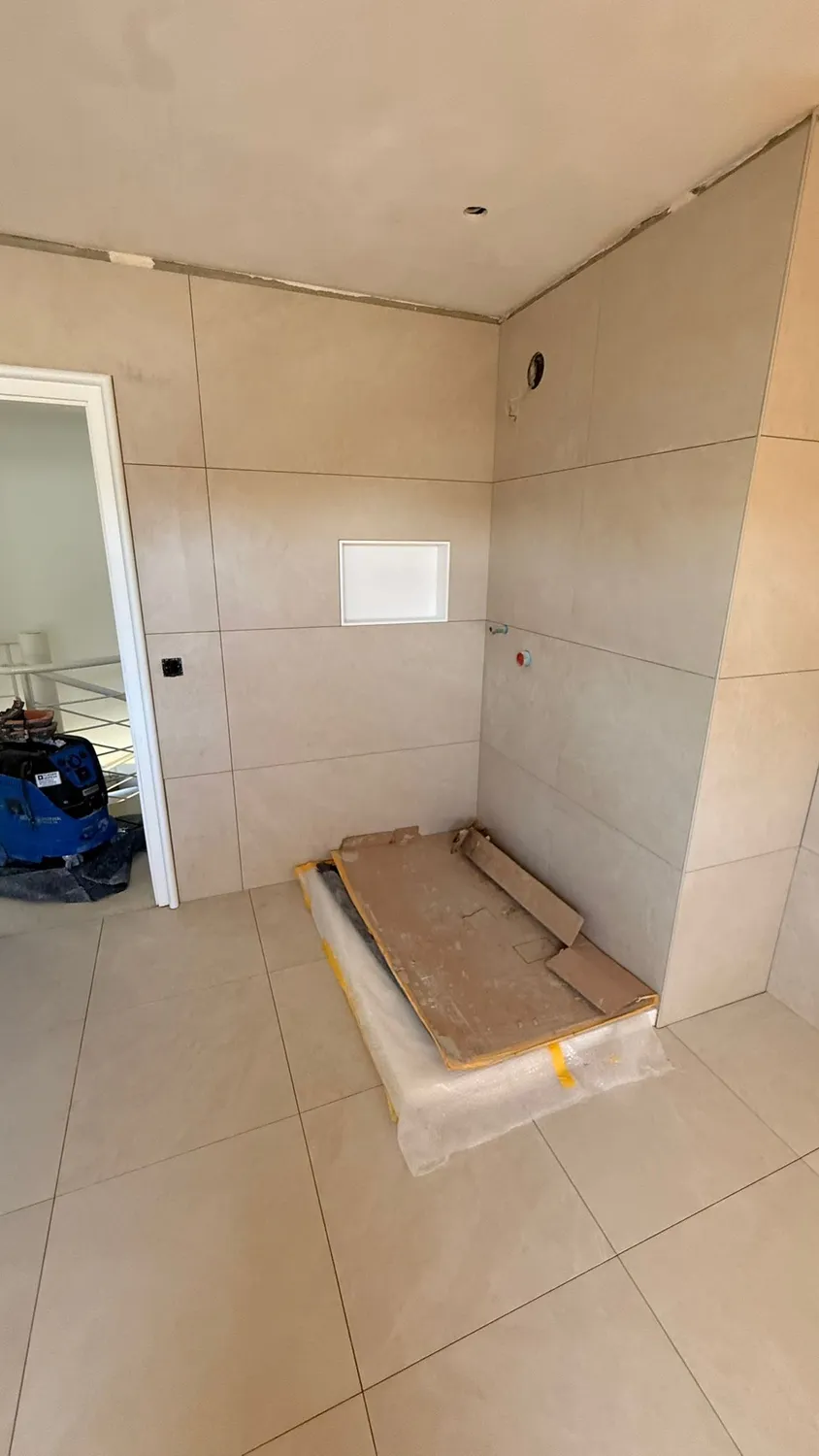 BESMIR QUPEVA - Fliesenlegermeister - Treppen vor der Renovierung